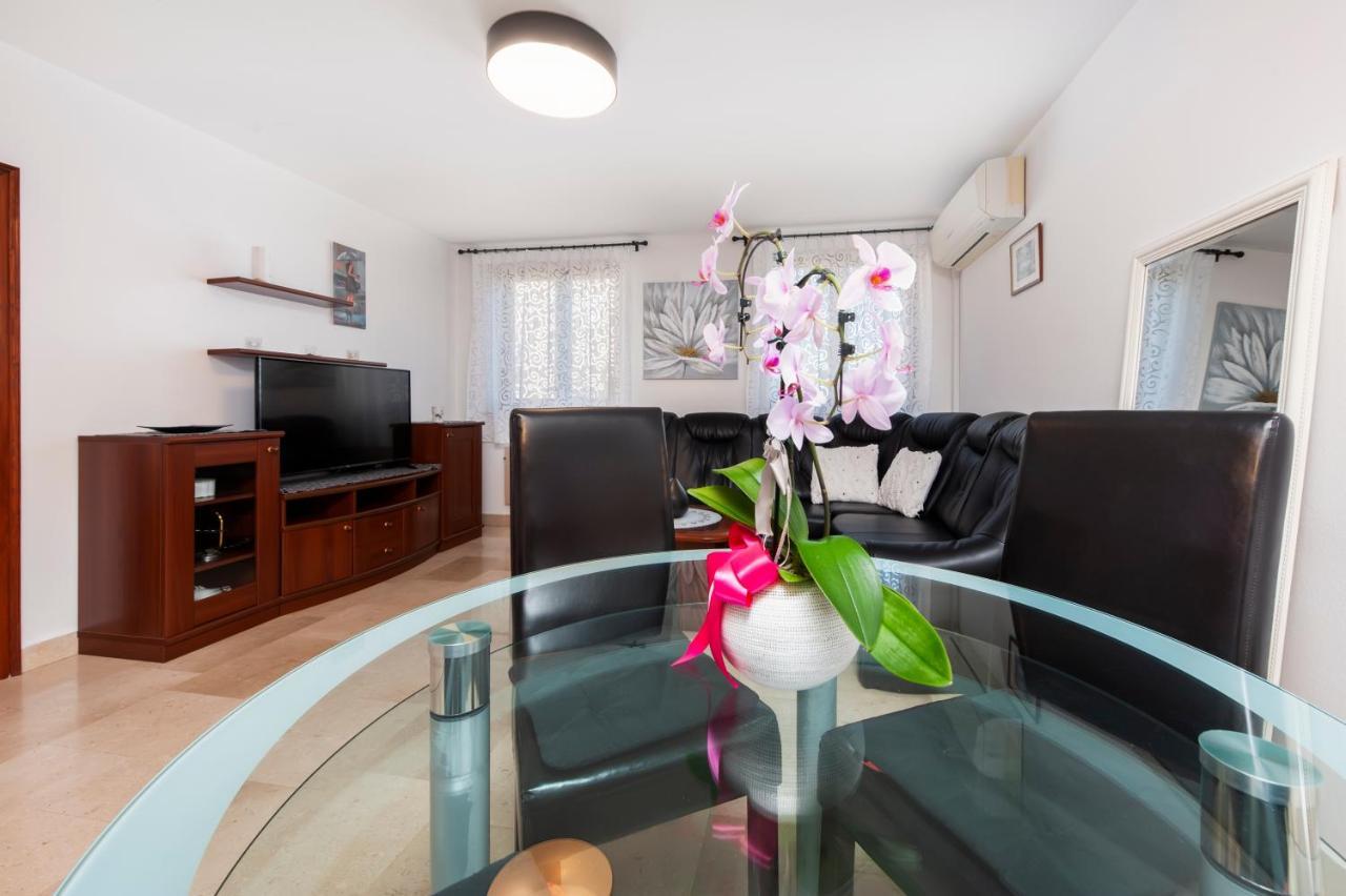 Guesthouse Santin ロヴィニ エクステリア 写真