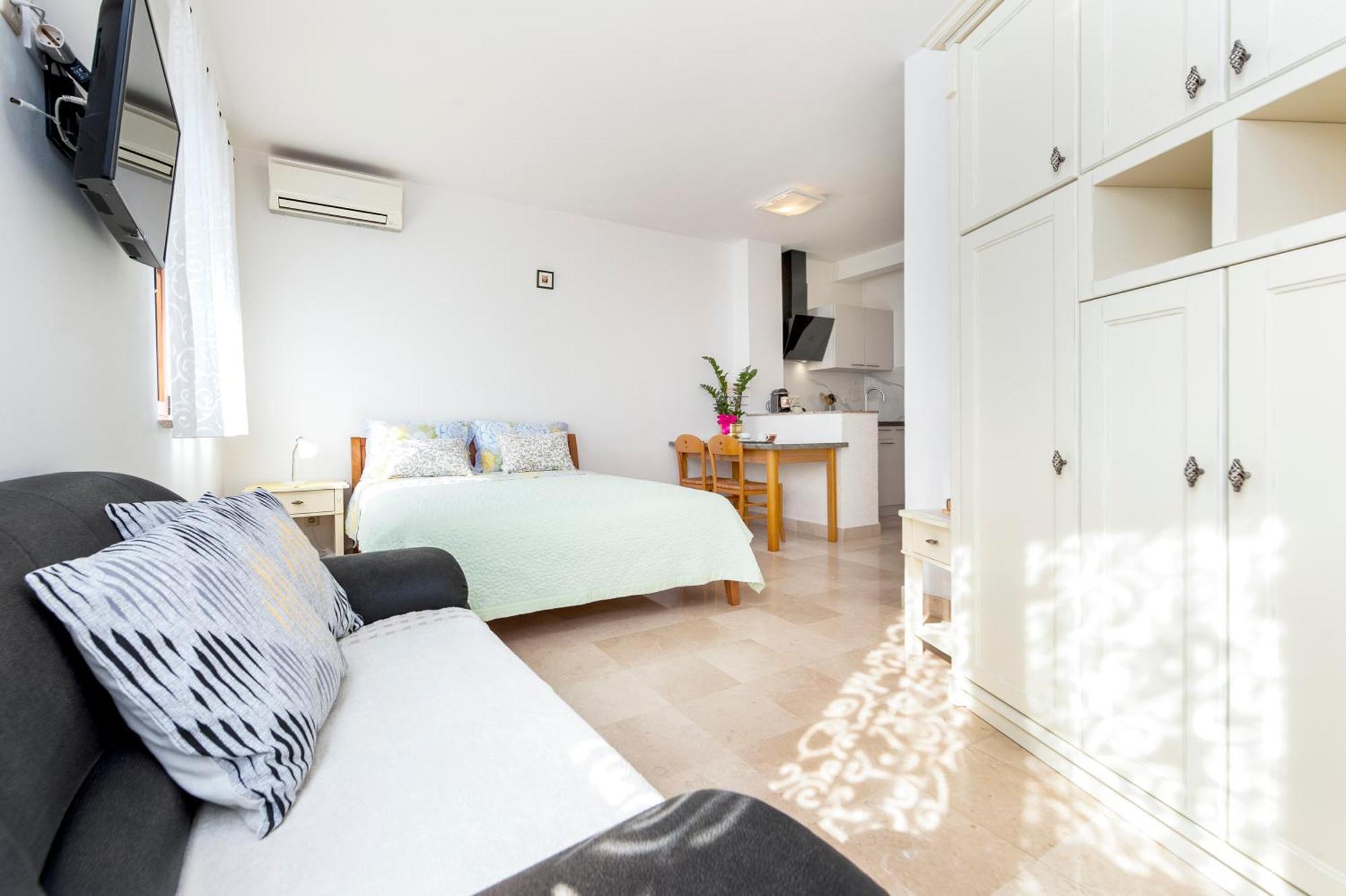 Guesthouse Santin ロヴィニ エクステリア 写真